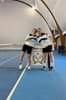 Potrebbe essere un'immagine raffigurante 2 persone, persone che giocano a hockey, persone che giocano a tennis e testo